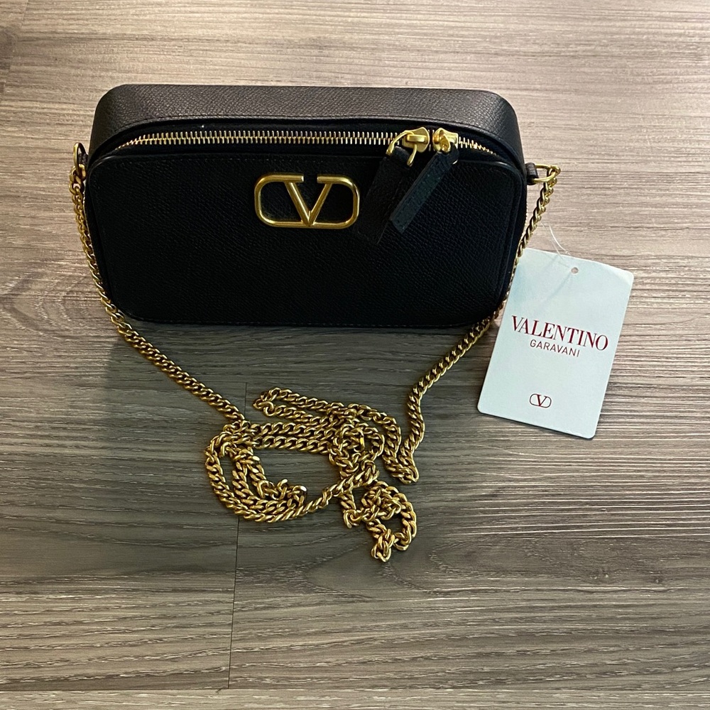 Valentino Garavani VLogo Signature Zip-Up Shoulder bag with Gold Chain